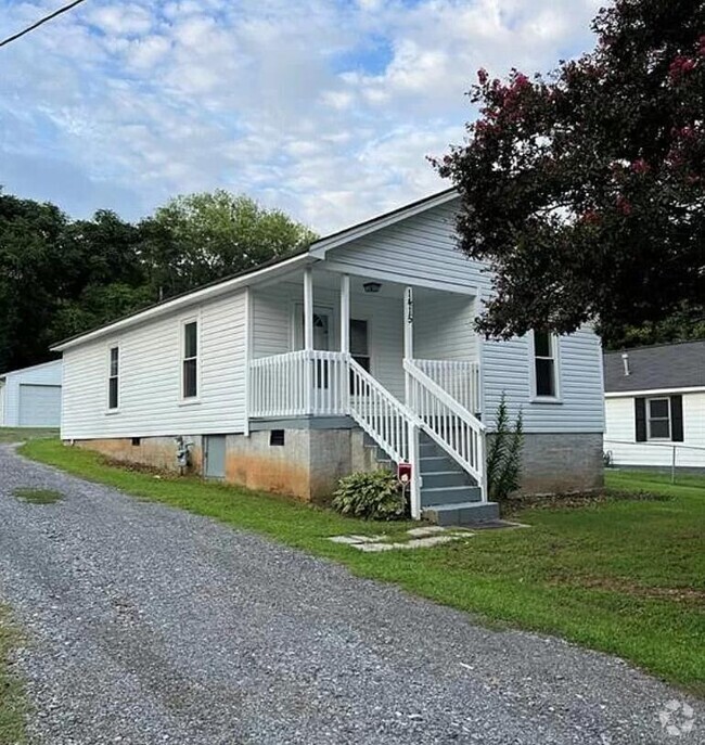 Building Photo - 1415 Essex Ave