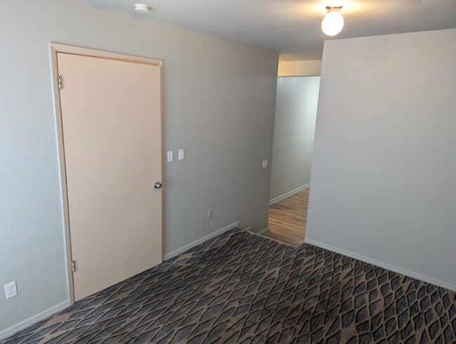 Building Photo - Bright & Inviting Home with Covered Patio, Gated Yard & Alley Access