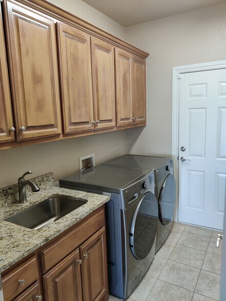 Building Photo - 4801 Chaparral Run