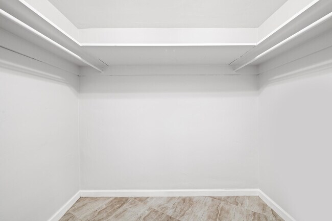 Building Photo - 3800 Galt Ocean Dr