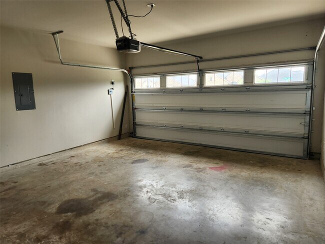 Building Photo - 8519 Golden Field Dr