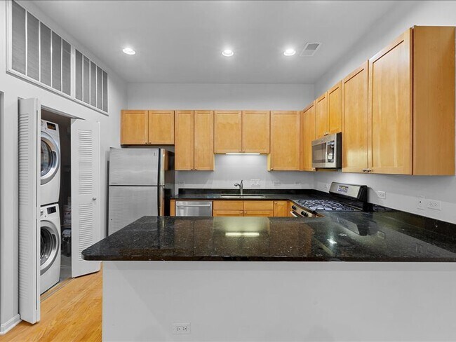 Building Photo - 945 N Howe-H