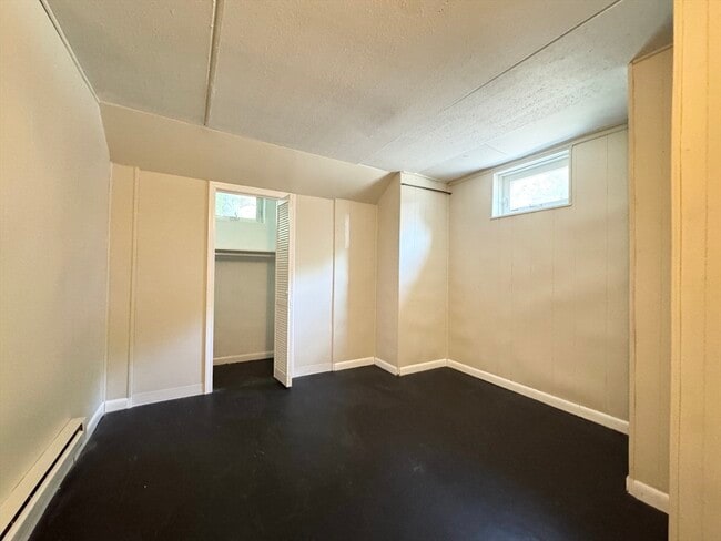 Building Photo - 48 Ellingwood St