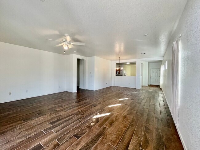 Building Photo - 14559 S Camino Larga Vista