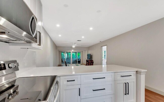 Building Photo - 1140 Mahogany Way
