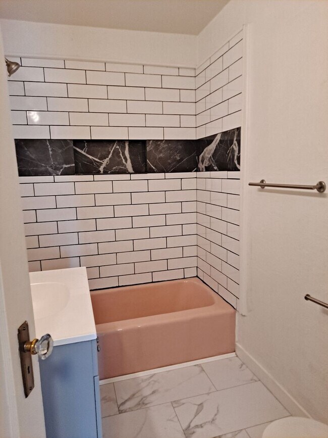 Building Photo - 431 W Grant Ave