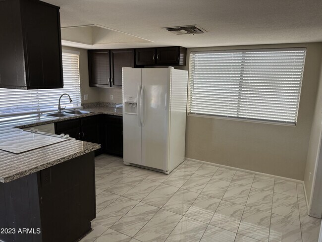 Building Photo - 2536 E Commonwealth Cir