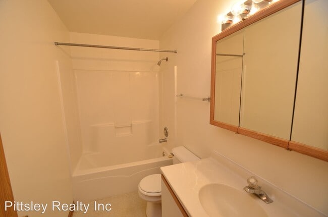 Building Photo - 4 br, 2.5 bath Apartment - 806 Fotis Drive