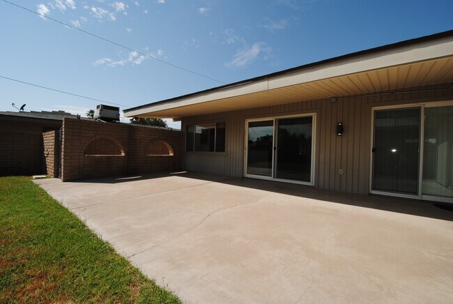 large covered patio - 3703 E Montecito Ave