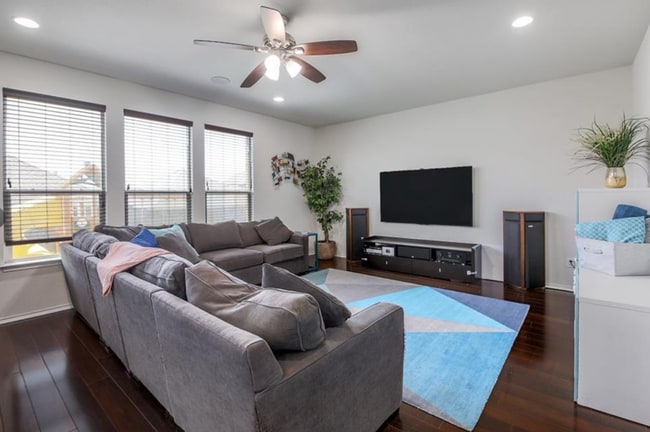 Building Photo - Wonderful 3 Bedroom Home in Coveted Crystal Crossing!