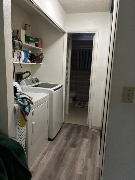 Laundry Bath Closet - 95-644 Hanile St