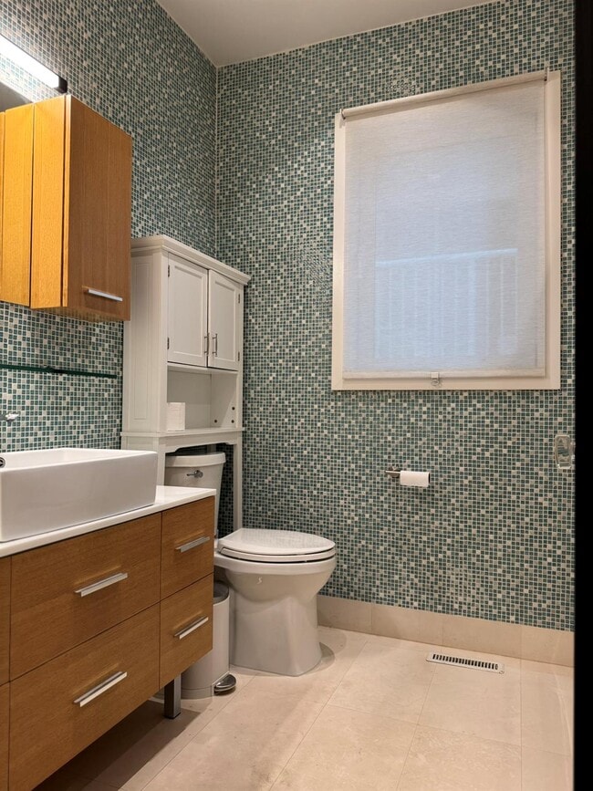 Building Photo - 470 Oceanfront