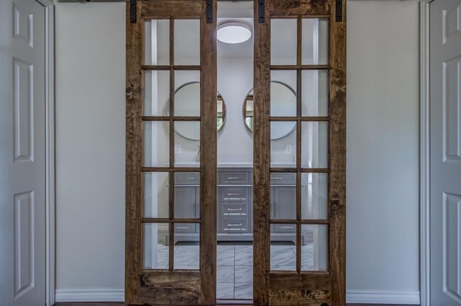 Building Photo - AUGUST PRE-LEASE! Updated 4 Bedroom Near Tech Campus