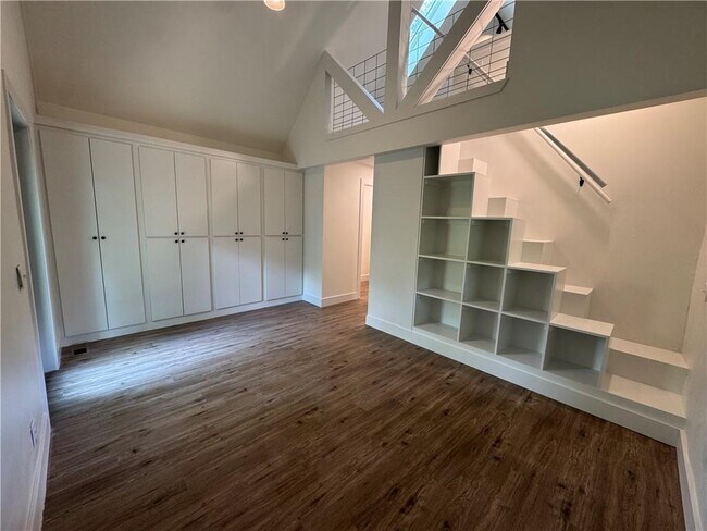 Building Photo - 1111 S Ray Ave