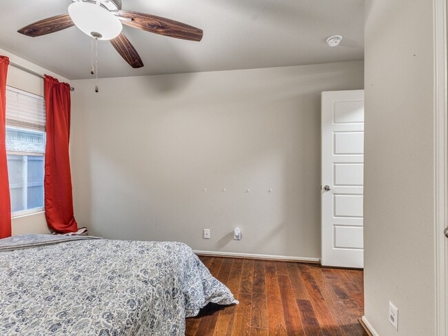 Building Photo - 2606 W Baton Rouge Pl