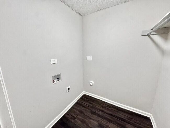 Building Photo - 655 Granada Rd