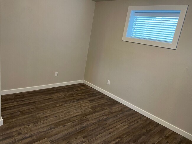 Building Photo - EICB1055