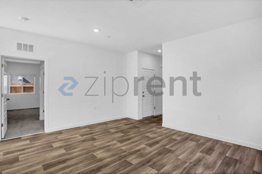 Building Photo - Unit