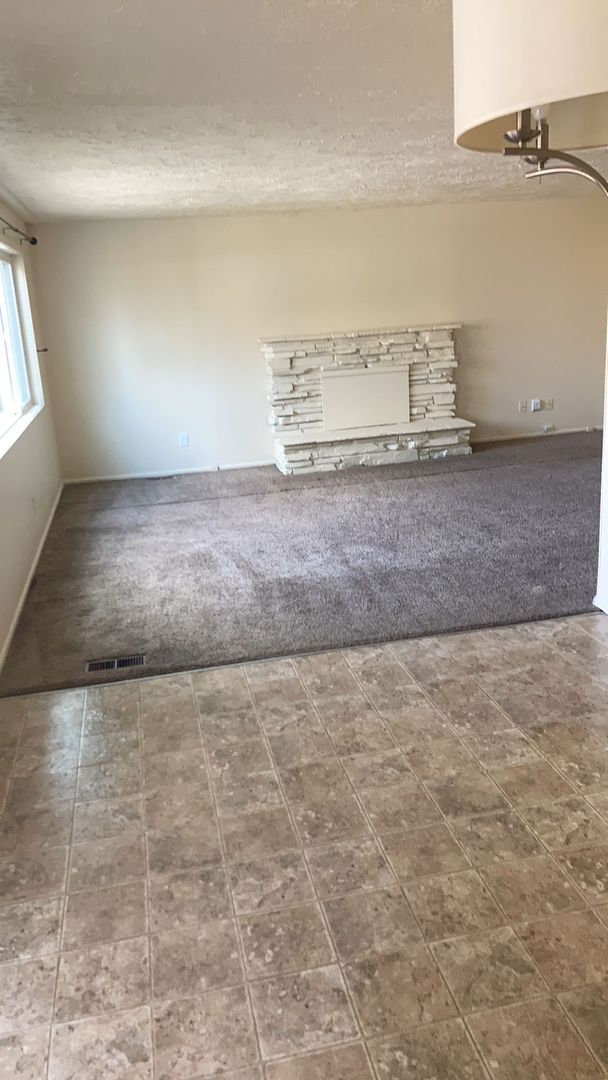 Building Photo - Huge Home In The West Bench Neighborhood!