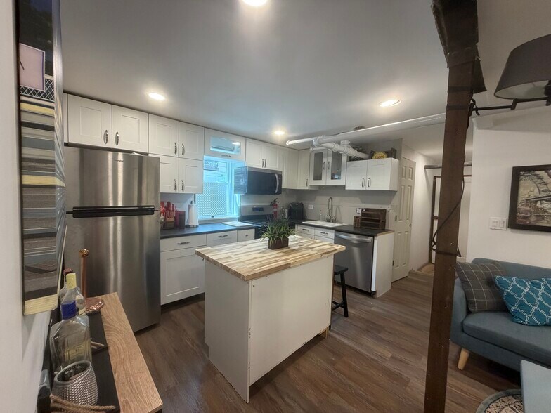Building Photo - 5614 N Wayne Ave
