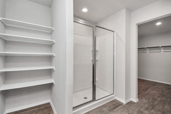 Building Photo - 9810 Laurel Lake Dr