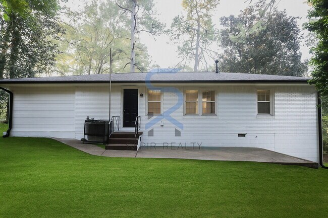 Building Photo - 157 Polar Rock Dr SW