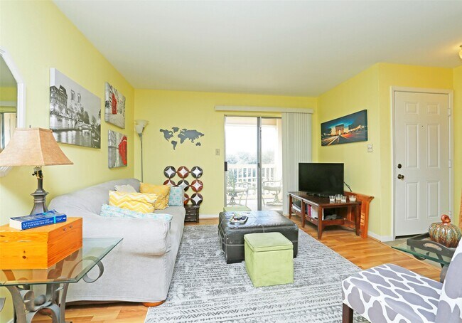 Building Photo - 2626 Holly Hall St