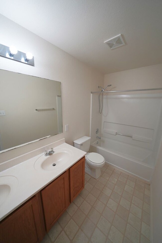 Building Photo - Beautifully maintained home for lease! - Realtor Commission: $500