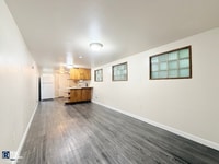 Building Photo - 703 S Ainsworth Ave