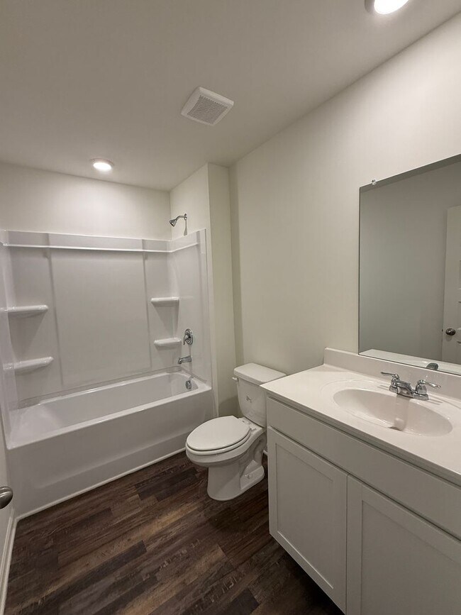 Building Photo - Caffee sub-division, very close to Mercedes plant, one level 4 Bedroom/2 Bath 1774 sqft