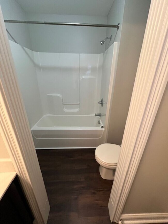 Building Photo - 4-bedroom, 2.5-bathroom home located in the heart of Lexington, KY