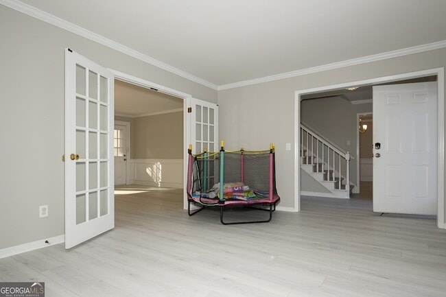 Building Photo - 151 Lakeside Dr NW