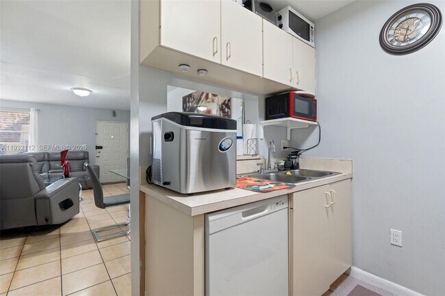 Building Photo - 7111 SW 129th Ave