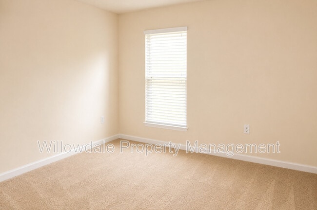 Building Photo - 2132 Chipley Dr