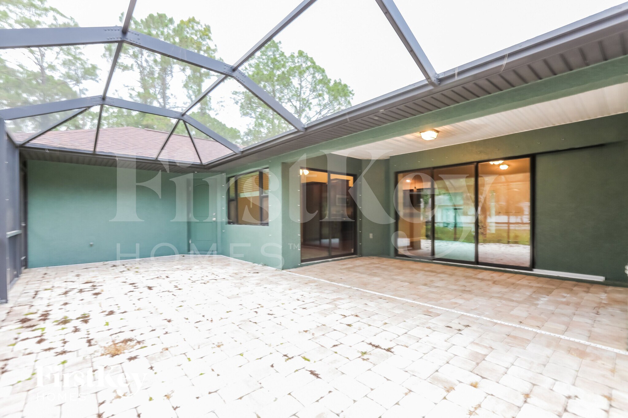 Building Photo - 2267 Kamsler Ave