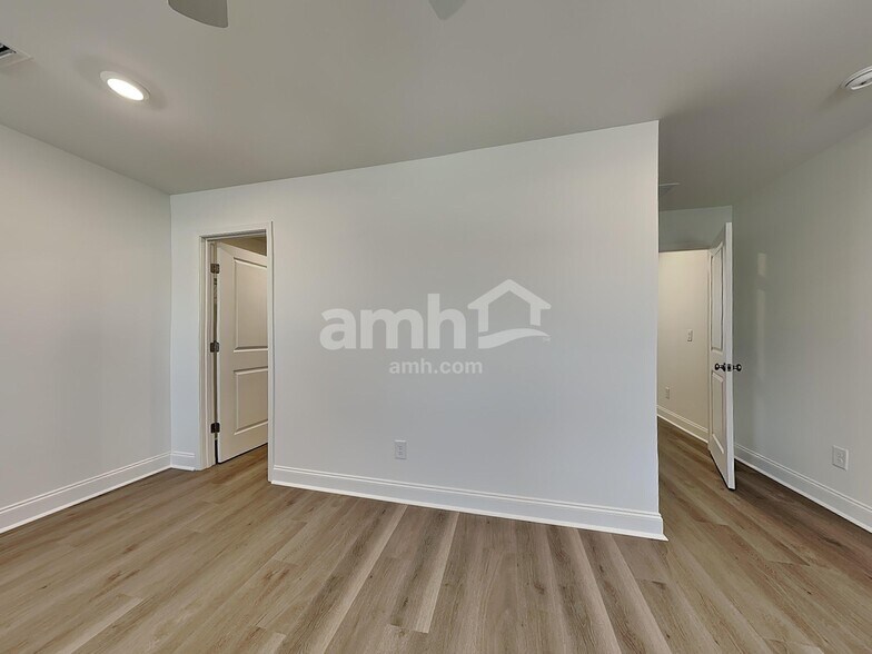 Building Photo - 416 Armstrong Curve