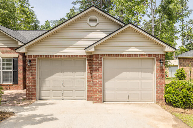 Building Photo - 245 Farmington Dr