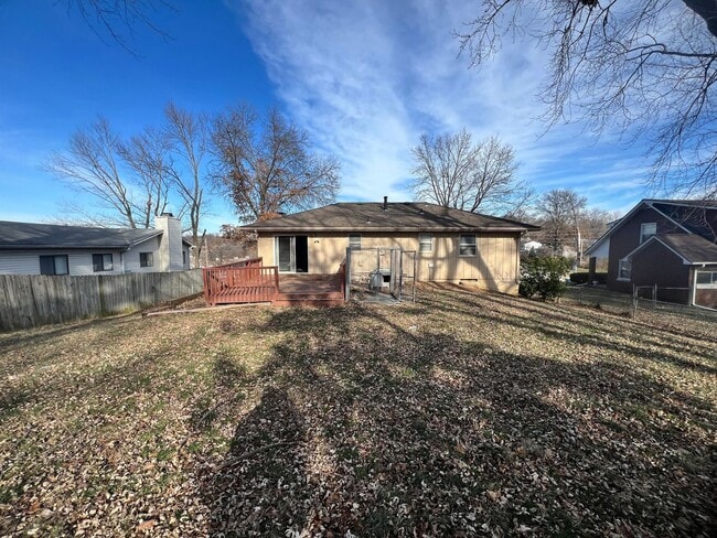 Building Photo - Beautiful Home with Two Living Rooms and Plenty of Outdoor Space