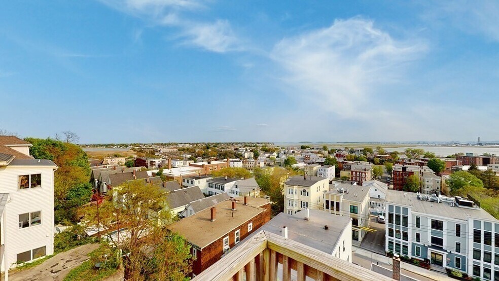 Building Photo - 112 Gladstone St