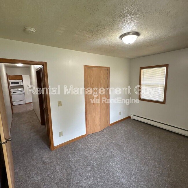 Building Photo - 4615 Tyler St NE
