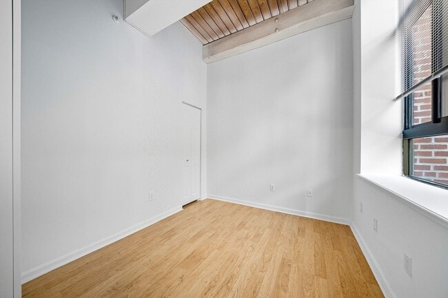 Building Photo - 10 Linwood St