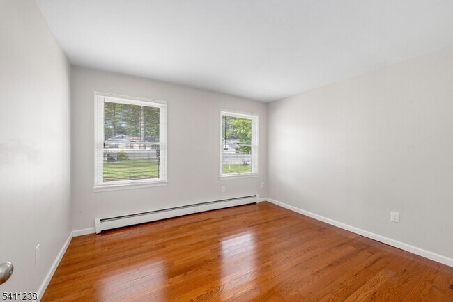 Building Photo - 18 W River Styx Rd