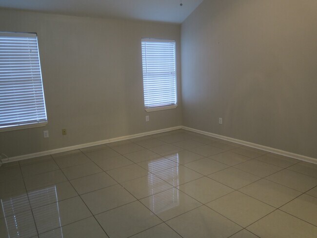 Building Photo - 1606 Quail Run