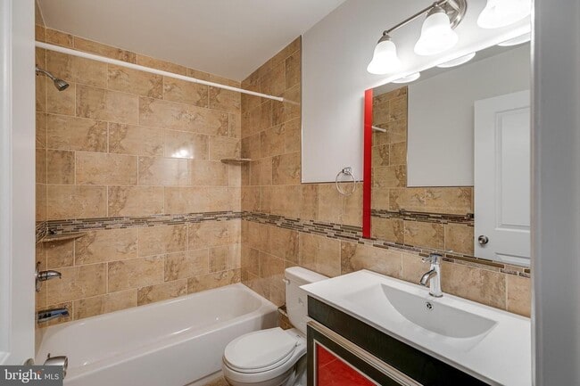 Building Photo - 2401 Carpenter St