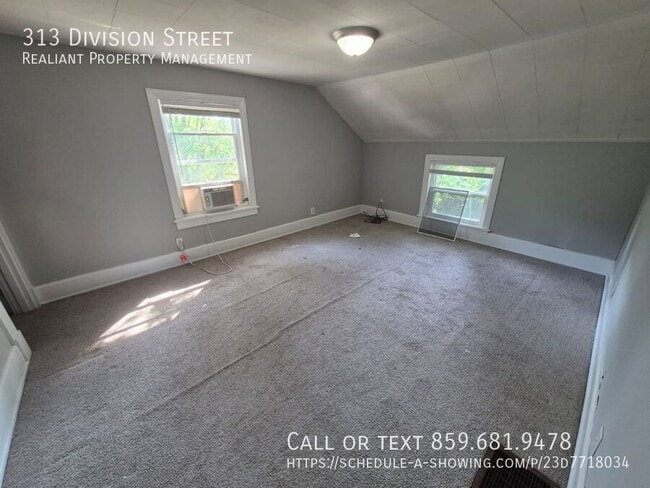 Building Photo - 313 Division St