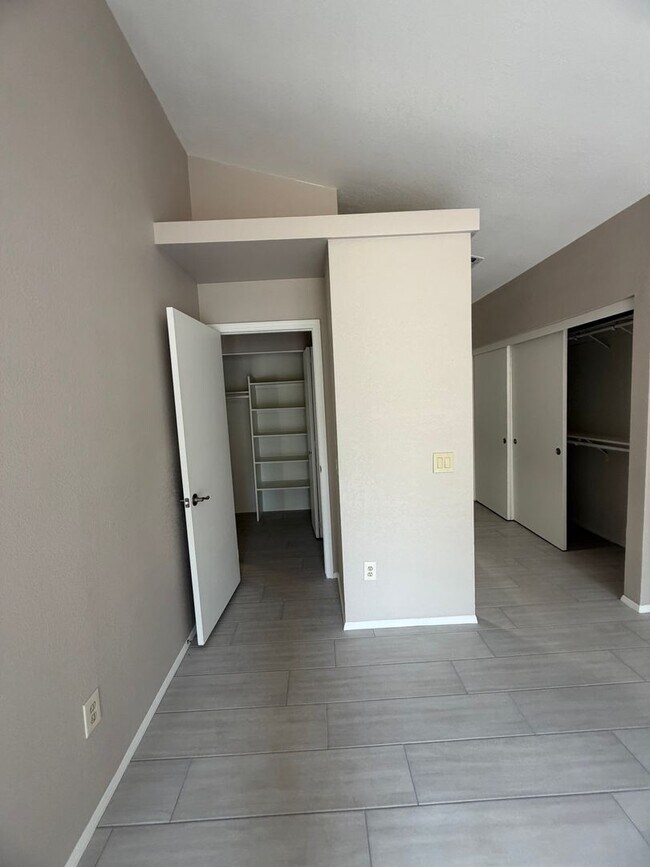 Building Photo - Newly Remodeled Glendale Home