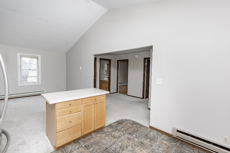 Building Photo - 344 6th Ave S