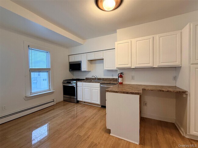 Building Photo - 35 East Ave