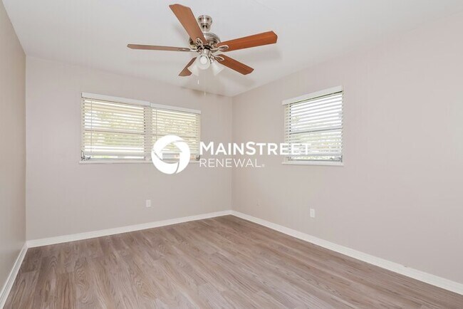 Building Photo - 3 Bedroom Pet-Friendly Home in Sarasota, FL with Main Street Renewal
