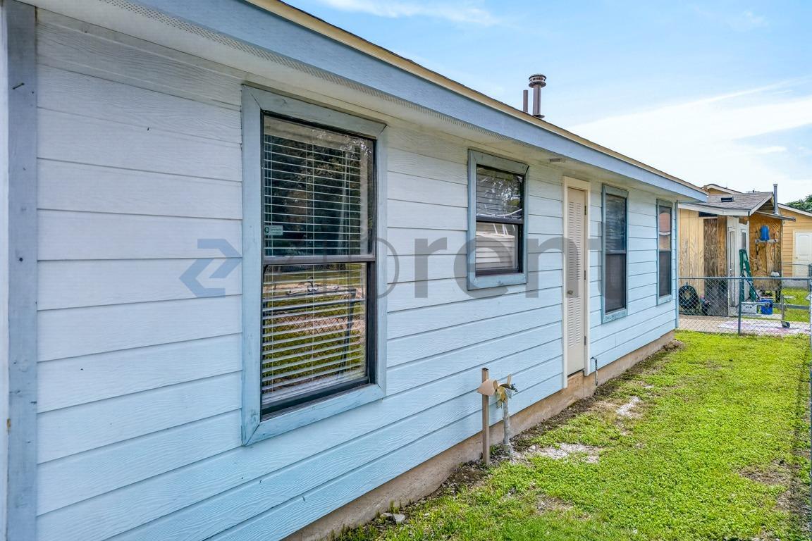 Building Photo - Unit